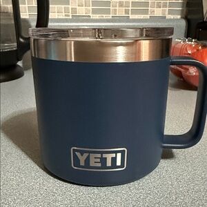 YETI Navy Blue Travel Mug with Clear Lid